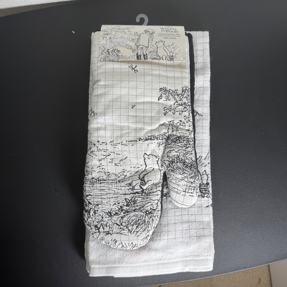 Disney Winnie the Pooh Kitchen Set OS White Black Sketch Towels Oven Mitt 3pc